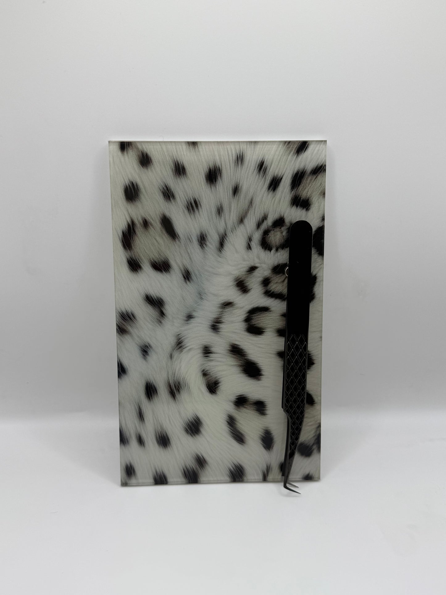 LEPORD CHEETAH PRINT LASH TILE W TWEEZERS MAGNET